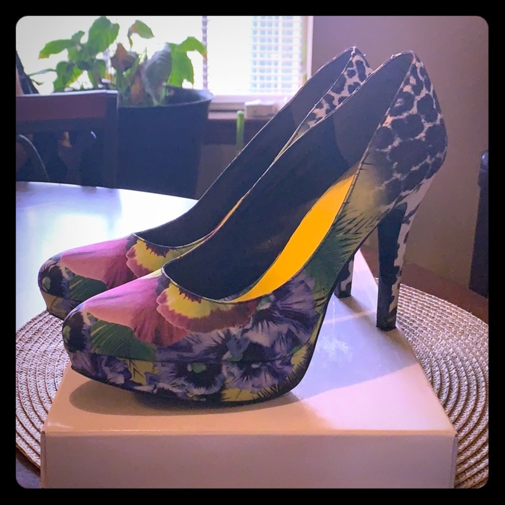 Nine West multi color heels!